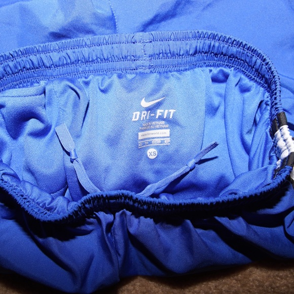 Nike Tempo shorts in blue, white and black - Picture 4 of 7